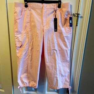 Women’s Gloria Vanderbilt Capris, Size 14, Pink, NWT